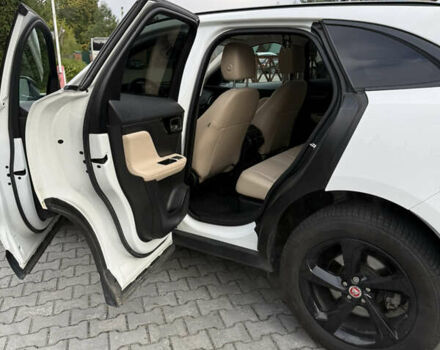 Белый Ягуар Ф-Пейс, объемом двигателя 3 л и пробегом 151 тыс. км за 22900 $, фото 9 на Automoto.ua