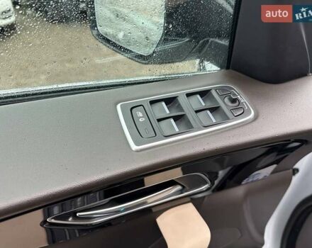 Белый Ягуар Ф-Пейс, объемом двигателя 2 л и пробегом 119 тыс. км за 26000 $, фото 8 на Automoto.ua