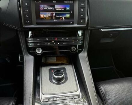 Білий Ягуар Ф-Пейс, об'ємом двигуна 3 л та пробігом 119 тис. км за 26000 $, фото 13 на Automoto.ua