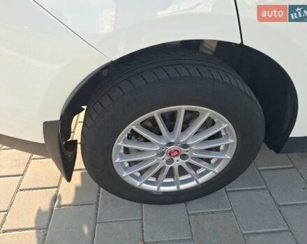 Білий Ягуар Ф-Пейс, об'ємом двигуна 2 л та пробігом 122 тис. км за 24400 $, фото 66 на Automoto.ua