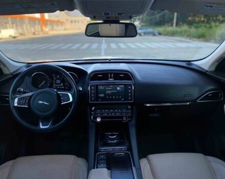 Белый Ягуар Ф-Пейс, объемом двигателя 0 л и пробегом 49 тыс. км за 22990 $, фото 15 на Automoto.ua