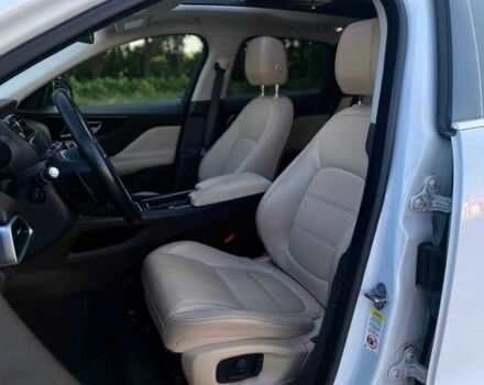 Белый Ягуар Ф-Пейс, объемом двигателя 0 л и пробегом 49 тыс. км за 22990 $, фото 12 на Automoto.ua