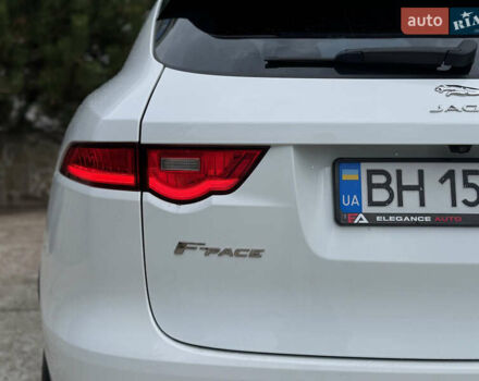 Білий Ягуар Ф-Пейс, об'ємом двигуна 2 л та пробігом 100 тис. км за 25700 $, фото 34 на Automoto.ua