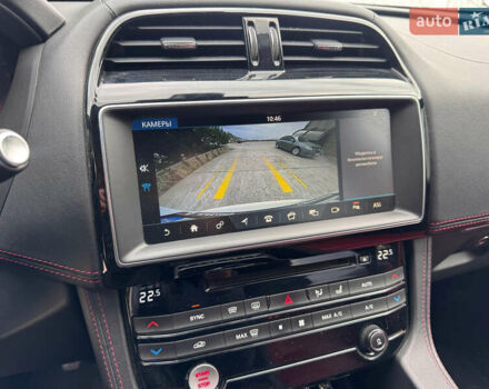 Білий Ягуар Ф-Пейс, об'ємом двигуна 2 л та пробігом 100 тис. км за 25700 $, фото 52 на Automoto.ua