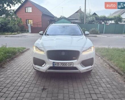 Белый Ягуар Ф-Пейс, объемом двигателя 3 л и пробегом 124 тыс. км за 24500 $, фото 2 на Automoto.ua