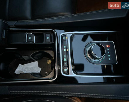 Белый Ягуар Ф-Пейс, объемом двигателя 3 л и пробегом 160 тыс. км за 25500 $, фото 34 на Automoto.ua