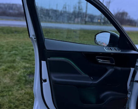 Белый Ягуар Ф-Пейс, объемом двигателя 3 л и пробегом 160 тыс. км за 25500 $, фото 75 на Automoto.ua