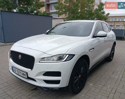 Белый Ягуар Ф-Пейс, объемом двигателя 2 л и пробегом 102 тыс. км за 24500 $, фото 7 на Automoto.ua
