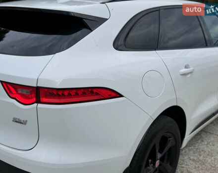 Білий Ягуар Ф-Пейс, об'ємом двигуна 2 л та пробігом 100 тис. км за 25700 $, фото 40 на Automoto.ua