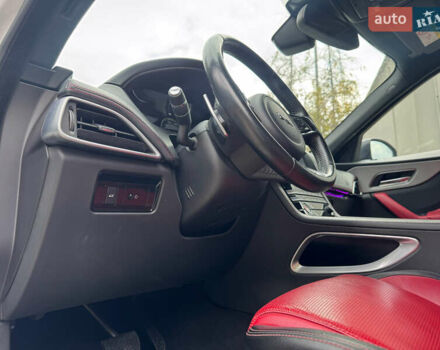 Білий Ягуар Ф-Пейс, об'ємом двигуна 2 л та пробігом 100 тис. км за 25700 $, фото 47 на Automoto.ua