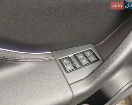 Белый Ягуар Ф-Пейс, объемом двигателя 2 л и пробегом 102 тыс. км за 24500 $, фото 15 на Automoto.ua