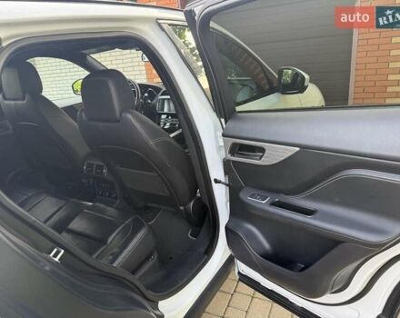 Білий Ягуар Ф-Пейс, об'ємом двигуна 3 л та пробігом 119 тис. км за 26000 $, фото 10 на Automoto.ua