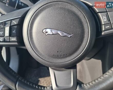Білий Ягуар Ф-Пейс, об'ємом двигуна 2 л та пробігом 122 тис. км за 24400 $, фото 56 на Automoto.ua
