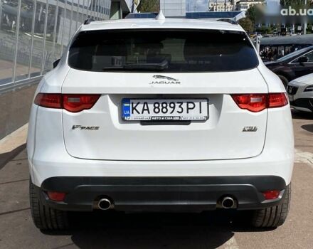 Белый Ягуар Ф-Пейс, объемом двигателя 2 л и пробегом 120 тыс. км за 23900 $, фото 5 на Automoto.ua