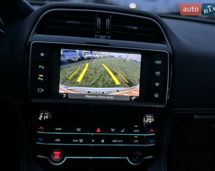 Белый Ягуар Ф-Пейс, объемом двигателя 3 л и пробегом 160 тыс. км за 25500 $, фото 47 на Automoto.ua