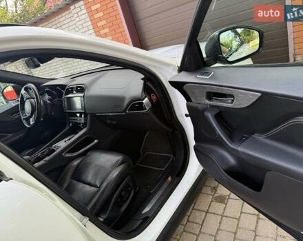 Білий Ягуар Ф-Пейс, об'ємом двигуна 3 л та пробігом 119 тис. км за 26000 $, фото 11 на Automoto.ua