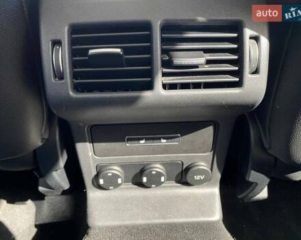 Белый Ягуар Ф-Пейс, объемом двигателя 2 л и пробегом 120 тыс. км за 22900 $, фото 16 на Automoto.ua