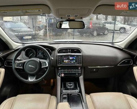 Белый Ягуар Ф-Пейс, объемом двигателя 2 л и пробегом 119 тыс. км за 26000 $, фото 14 на Automoto.ua