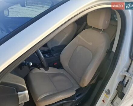 Білий Ягуар Ф-Пейс, об'ємом двигуна 2 л та пробігом 122 тис. км за 24400 $, фото 14 на Automoto.ua