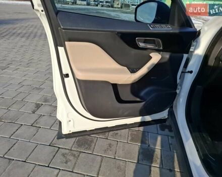 Білий Ягуар Ф-Пейс, об'ємом двигуна 2 л та пробігом 122 тис. км за 24400 $, фото 9 на Automoto.ua