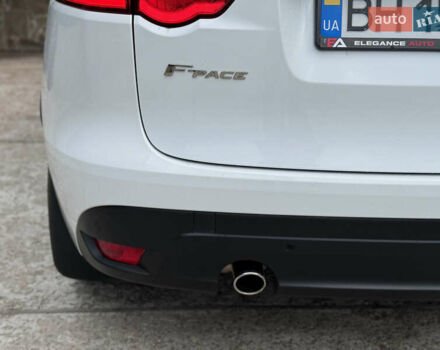 Білий Ягуар Ф-Пейс, об'ємом двигуна 2 л та пробігом 100 тис. км за 25700 $, фото 35 на Automoto.ua