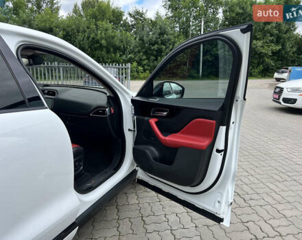 Білий Ягуар Ф-Пейс, об'ємом двигуна 2 л та пробігом 177 тис. км за 28990 $, фото 28 на Automoto.ua