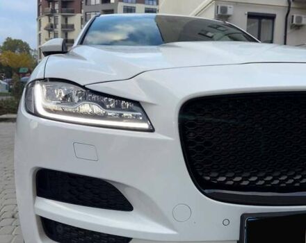 Белый Ягуар Ф-Пейс, объемом двигателя 2 л и пробегом 96 тыс. км за 38000 $, фото 19 на Automoto.ua