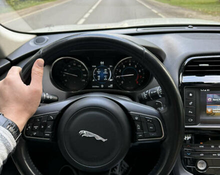 Белый Ягуар Ф-Пейс, объемом двигателя 3 л и пробегом 151 тыс. км за 22900 $, фото 22 на Automoto.ua