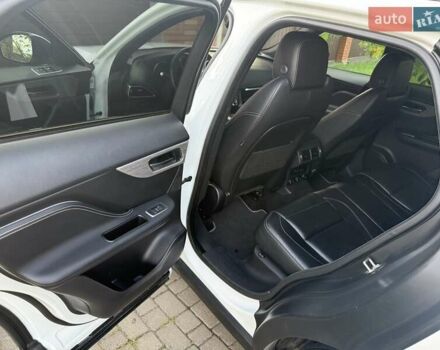 Білий Ягуар Ф-Пейс, об'ємом двигуна 3 л та пробігом 119 тис. км за 26000 $, фото 8 на Automoto.ua