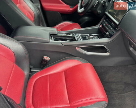 Білий Ягуар Ф-Пейс, об'ємом двигуна 2 л та пробігом 100 тис. км за 25700 $, фото 70 на Automoto.ua