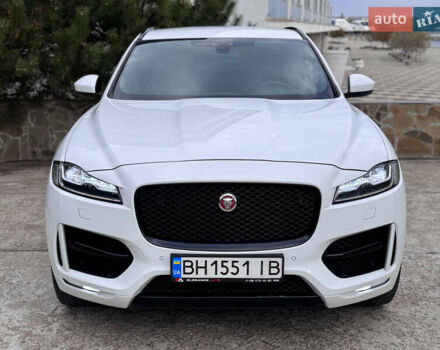Білий Ягуар Ф-Пейс, об'ємом двигуна 2 л та пробігом 100 тис. км за 25700 $, фото 3 на Automoto.ua