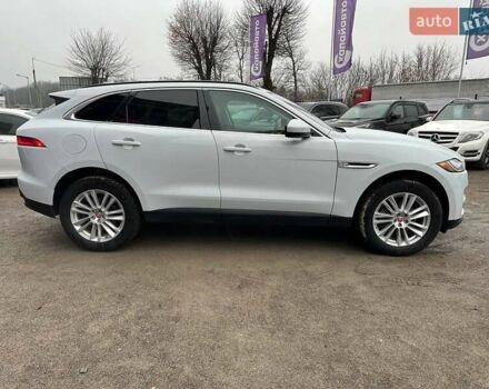 Белый Ягуар Ф-Пейс, объемом двигателя 2 л и пробегом 119 тыс. км за 26000 $, фото 3 на Automoto.ua