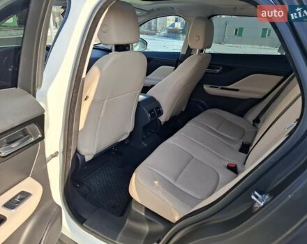 Білий Ягуар Ф-Пейс, об'ємом двигуна 2 л та пробігом 122 тис. км за 24400 $, фото 16 на Automoto.ua