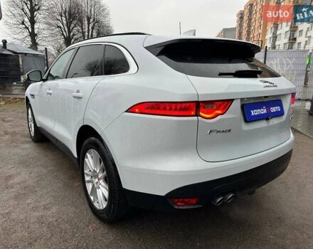 Белый Ягуар Ф-Пейс, объемом двигателя 2 л и пробегом 119 тыс. км за 26000 $, фото 6 на Automoto.ua