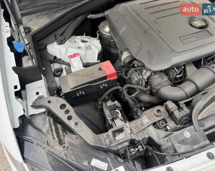 Білий Ягуар Ф-Пейс, об'ємом двигуна 2 л та пробігом 100 тис. км за 25700 $, фото 76 на Automoto.ua