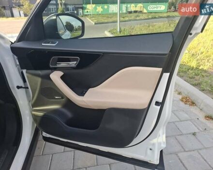 Білий Ягуар Ф-Пейс, об'ємом двигуна 2 л та пробігом 122 тис. км за 24400 $, фото 68 на Automoto.ua