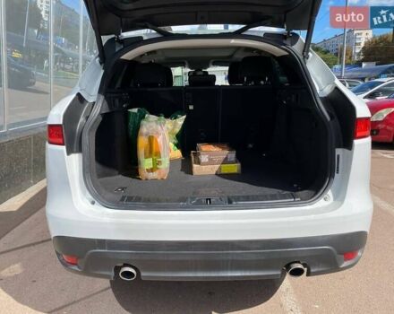 Белый Ягуар Ф-Пейс, объемом двигателя 2 л и пробегом 120 тыс. км за 22900 $, фото 25 на Automoto.ua