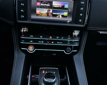 Белый Ягуар Ф-Пейс, объемом двигателя 3 л и пробегом 160 тыс. км за 25500 $, фото 51 на Automoto.ua