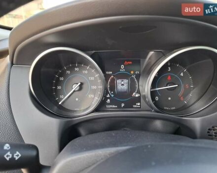 Білий Ягуар Ф-Пейс, об'ємом двигуна 2 л та пробігом 122 тис. км за 24400 $, фото 23 на Automoto.ua