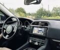 Белый Ягуар Ф-Пейс, объемом двигателя 2 л и пробегом 126 тыс. км за 18999 $, фото 17 на Automoto.ua