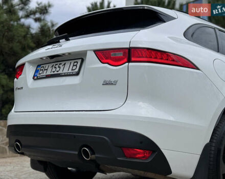 Білий Ягуар Ф-Пейс, об'ємом двигуна 2 л та пробігом 100 тис. км за 25700 $, фото 26 на Automoto.ua