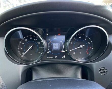 Белый Ягуар Ф-Пейс, объемом двигателя 2 л и пробегом 120 тыс. км за 23900 $, фото 22 на Automoto.ua