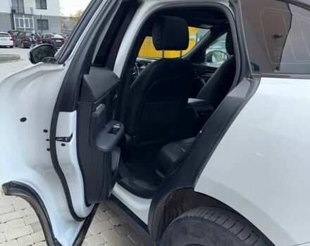 Белый Ягуар Ф-Пейс, объемом двигателя 2 л и пробегом 96 тыс. км за 38000 $, фото 25 на Automoto.ua