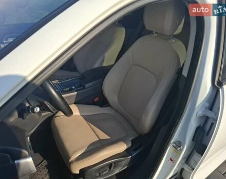 Білий Ягуар Ф-Пейс, об'ємом двигуна 2 л та пробігом 122 тис. км за 24400 $, фото 33 на Automoto.ua