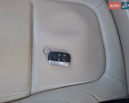 Білий Ягуар Ф-Пейс, об'ємом двигуна 2 л та пробігом 122 тис. км за 24400 $, фото 55 на Automoto.ua