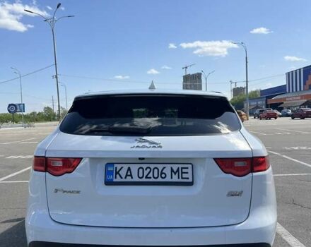 Белый Ягуар Ф-Пейс, объемом двигателя 2 л и пробегом 158 тыс. км за 24900 $, фото 5 на Automoto.ua