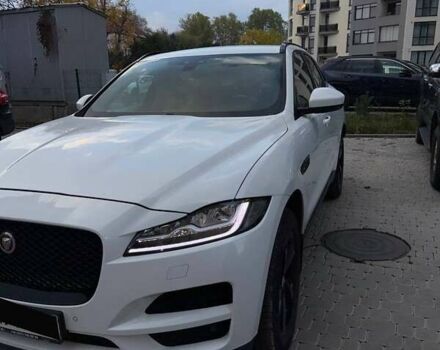 Белый Ягуар Ф-Пейс, объемом двигателя 2 л и пробегом 96 тыс. км за 38000 $, фото 1 на Automoto.ua