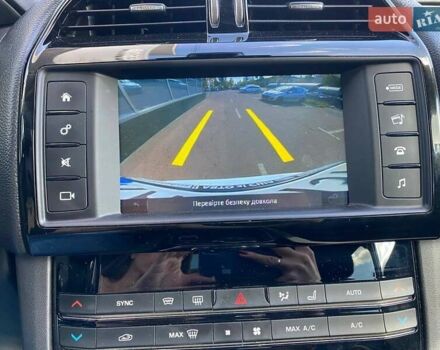 Белый Ягуар Ф-Пейс, объемом двигателя 2 л и пробегом 120 тыс. км за 22900 $, фото 24 на Automoto.ua