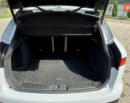 Белый Ягуар Ф-Пейс, объемом двигателя 2 л и пробегом 128 тыс. км за 23700 $, фото 21 на Automoto.ua