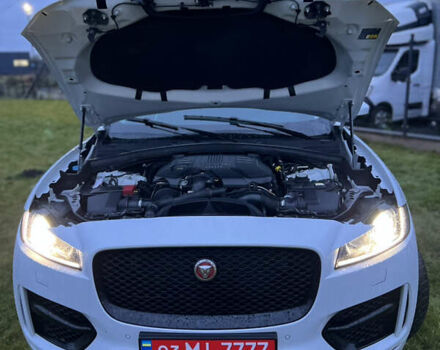 Белый Ягуар Ф-Пейс, объемом двигателя 3 л и пробегом 160 тыс. км за 25500 $, фото 43 на Automoto.ua